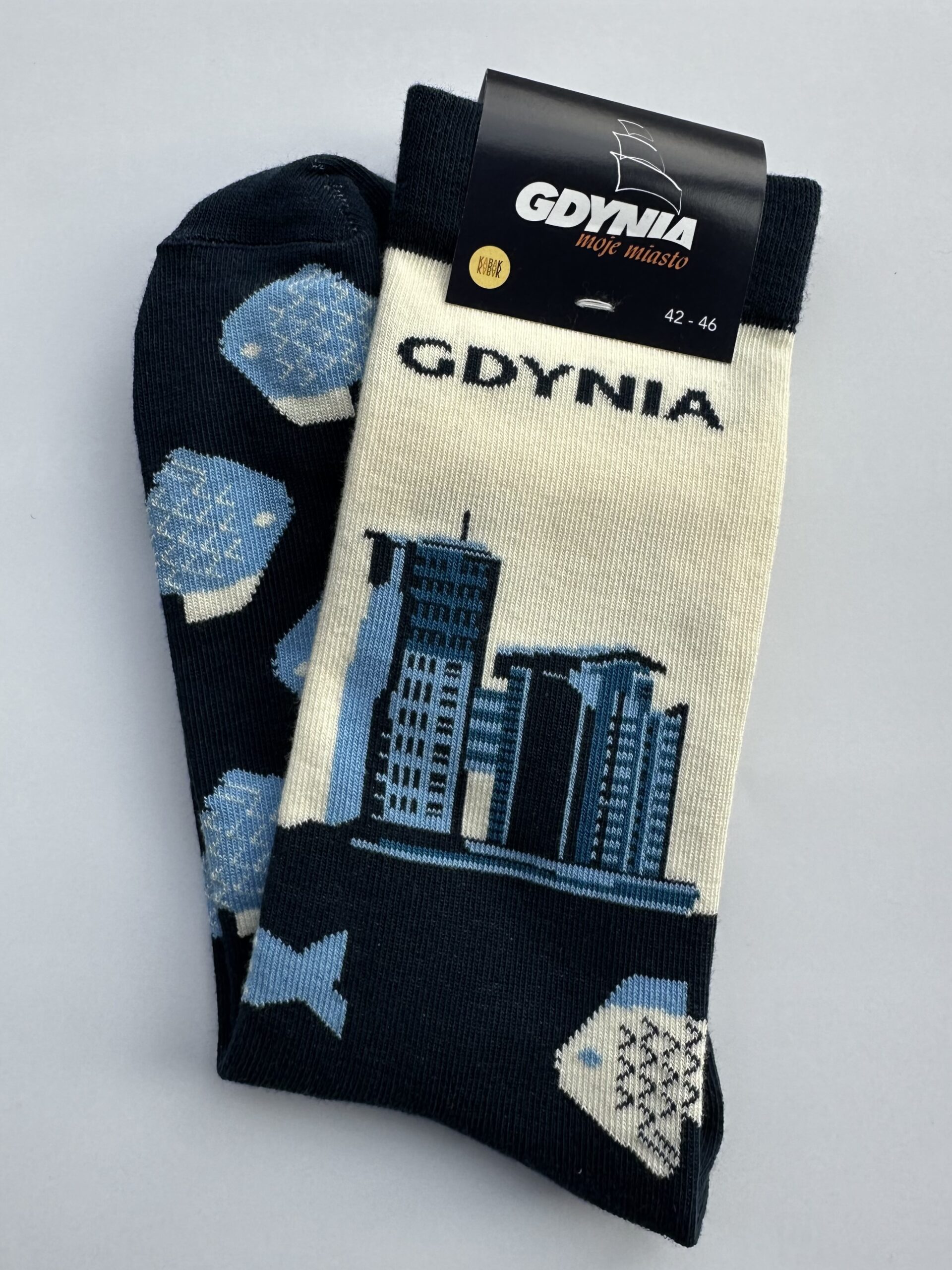 Skarpety z budynkiem Sea Towers w Gdyni